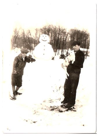 1935.. - Robert, Frosty, Spotty, WLP handyman Tony Geronimo - nice knicks.jpg